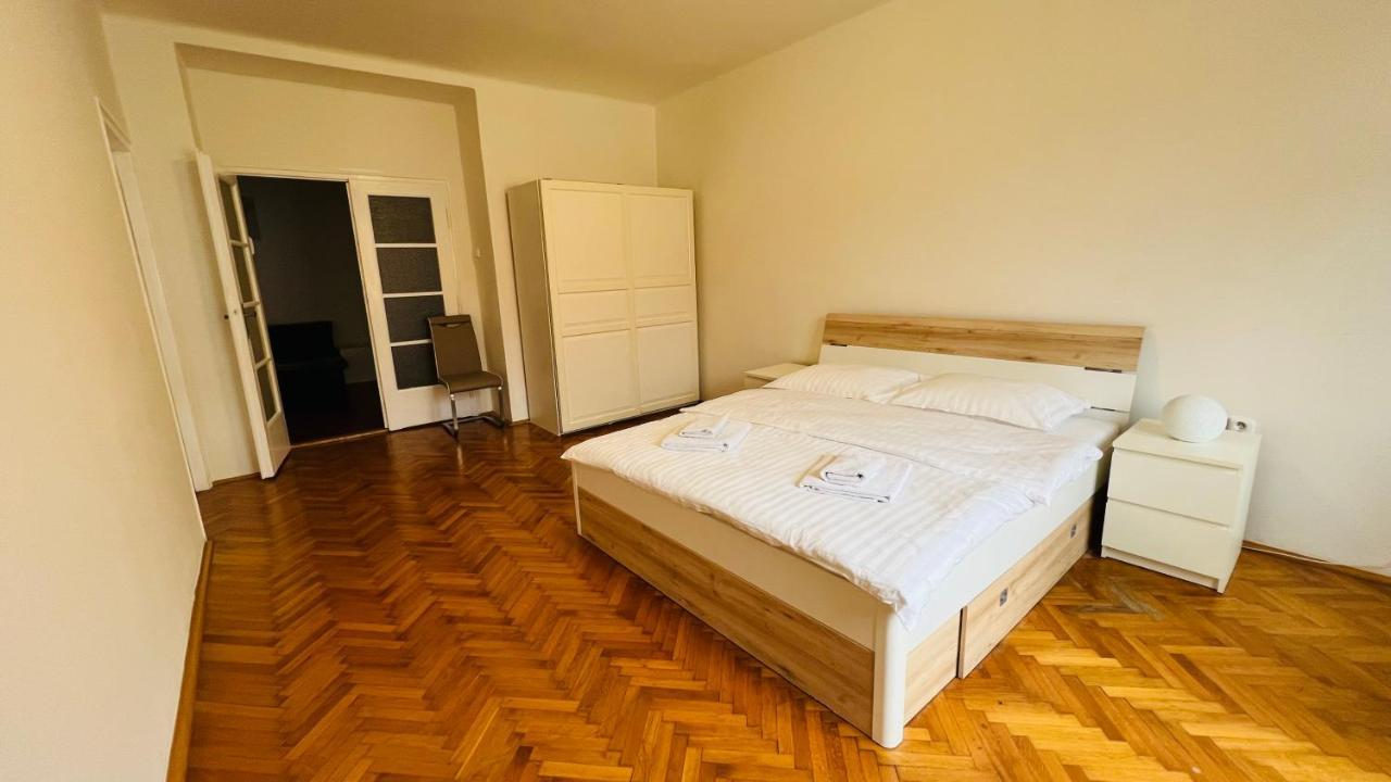 Cosy Flat In The Heart Of Prague Apartamento Exterior foto